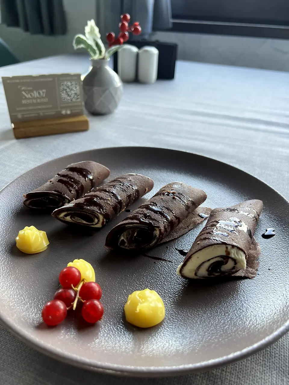 Desert cu ciocolată servit în restaurantul No107 Predeal